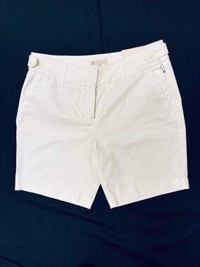 Lilla Rose Modern Fit white shorts size 2 side pockets NWTG